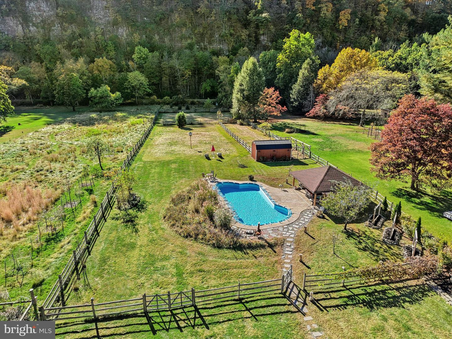 1237 River Rd Property Photo 7