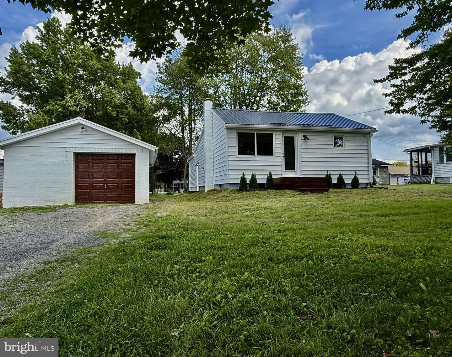 323 Butler Ave Property Photo 1