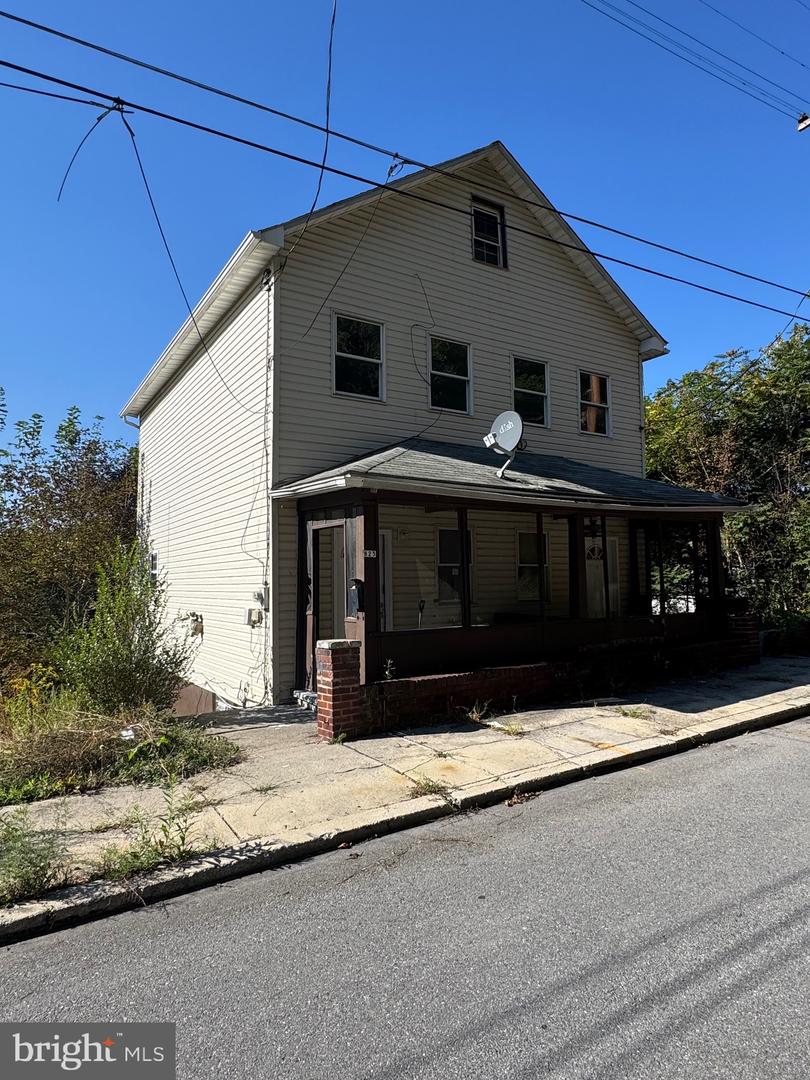 825-827 Steel St Property Photo 1