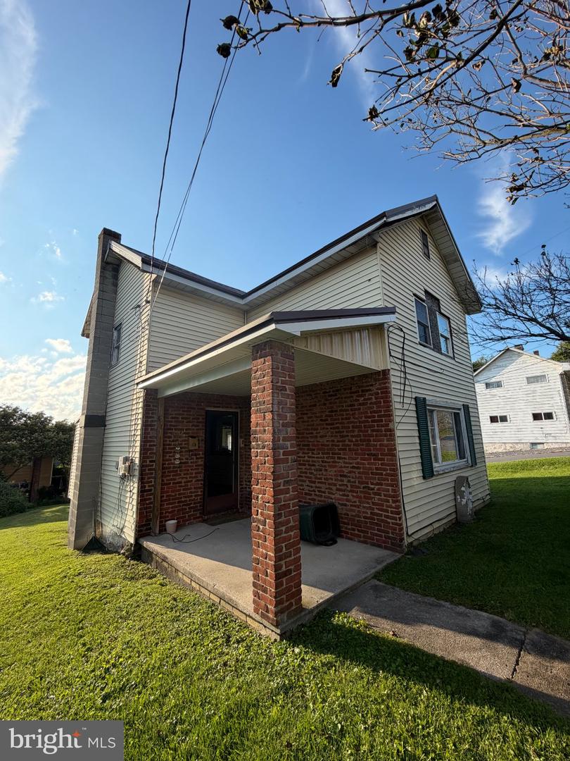 925 Main St Property Photo 1