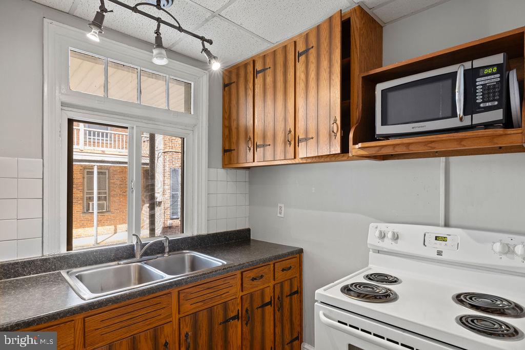 60 E King St Property Photo 38