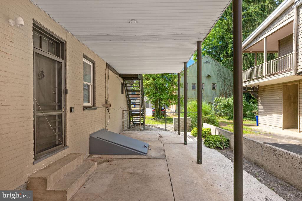 60 E King St Property Photo 46