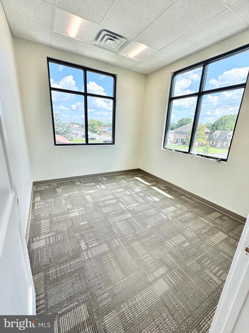 3820 Market St Property Photo 10