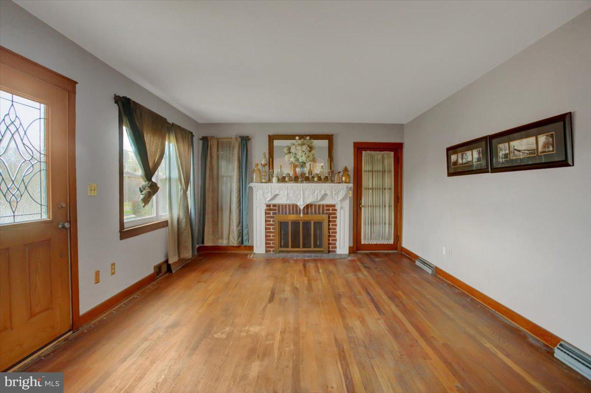 704 E Orange St Property Photo 8
