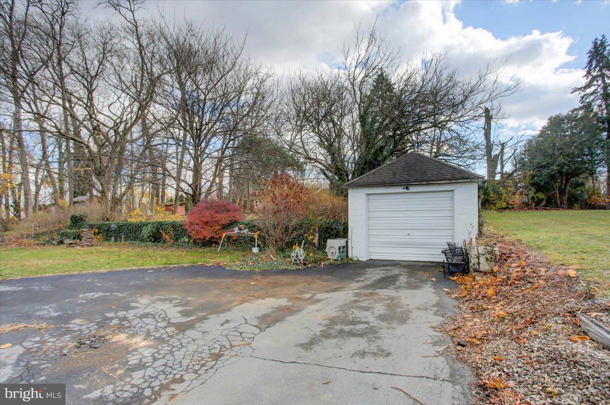 704 E Orange St Property Photo 19