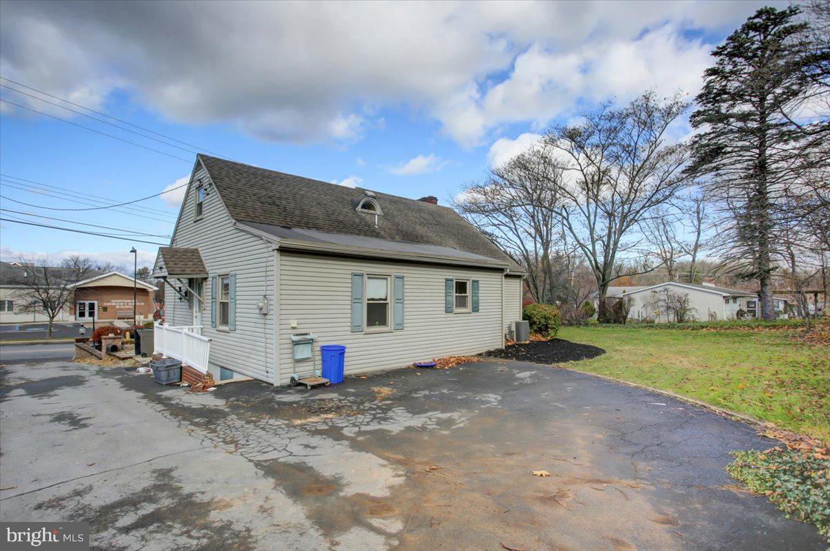 704 E Orange St Property Photo 20