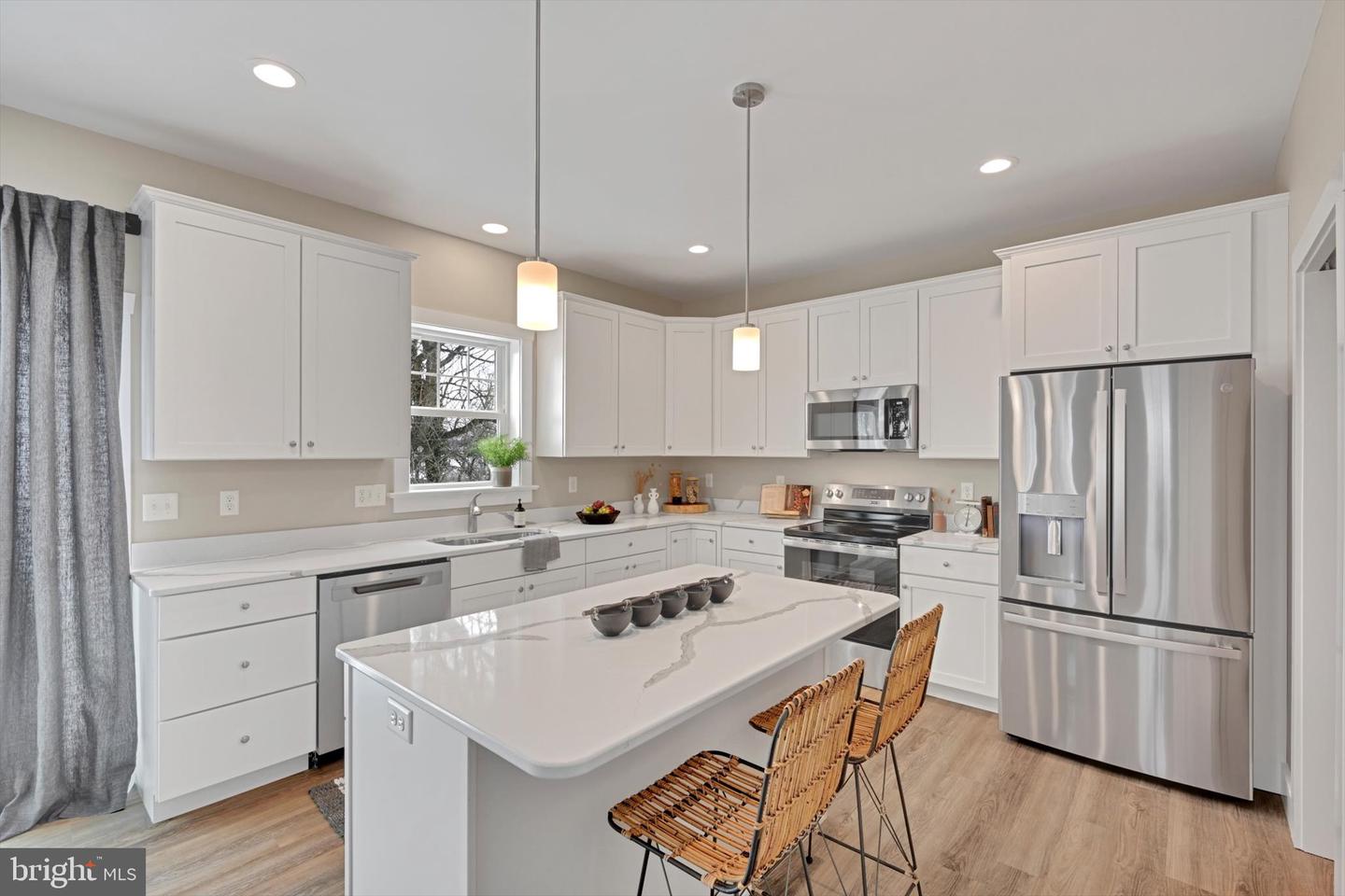 20 American Ave Property Photo 10