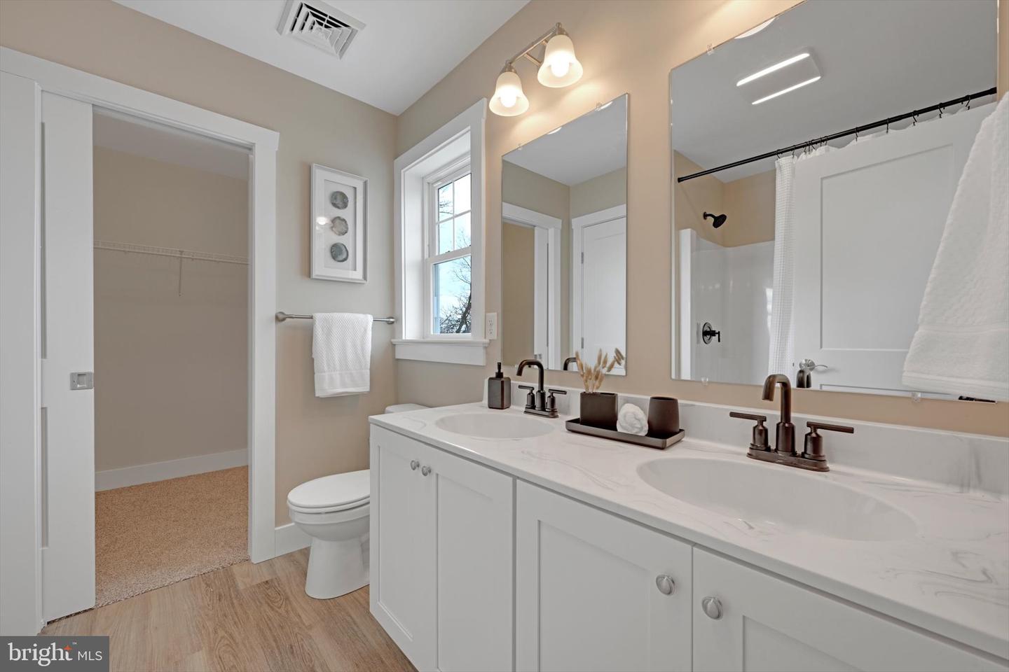 20 American Ave Property Photo 17