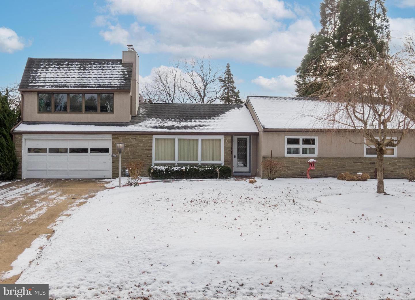 702 Indiana Ave Property Photo