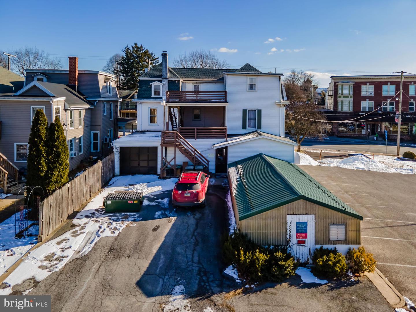 211 E King St Property Photo 4