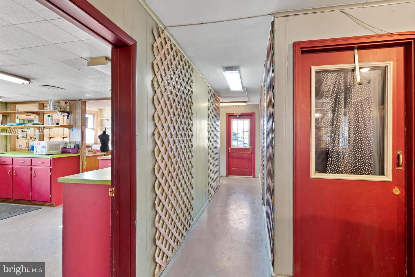 211 E King St Property Photo 16