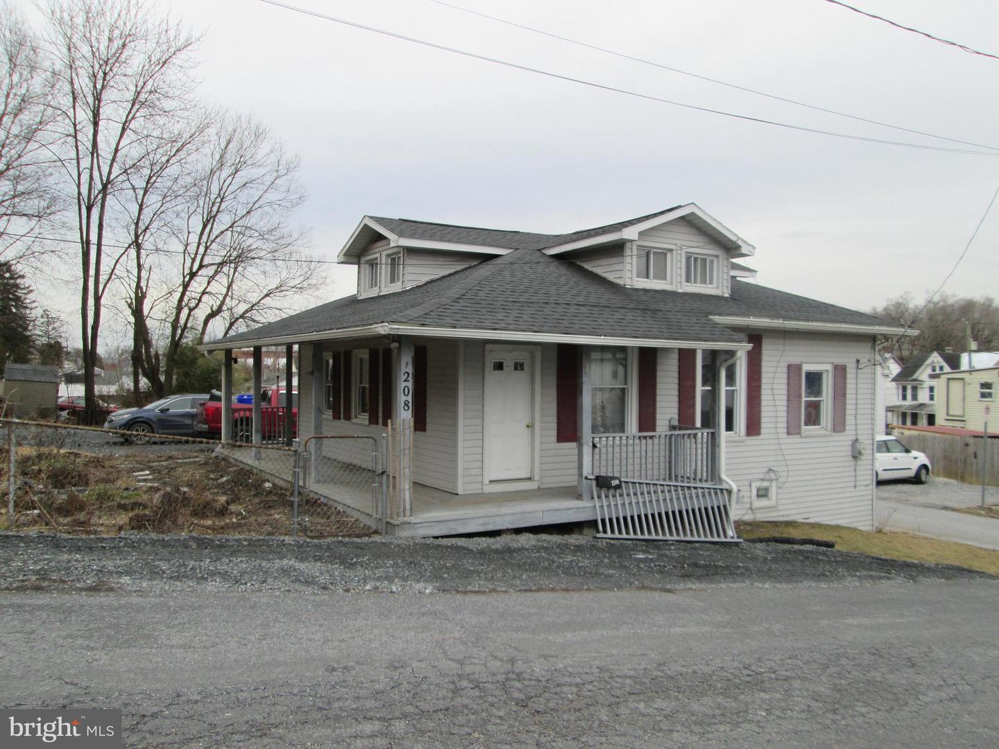 1208 Locust St Property Photo