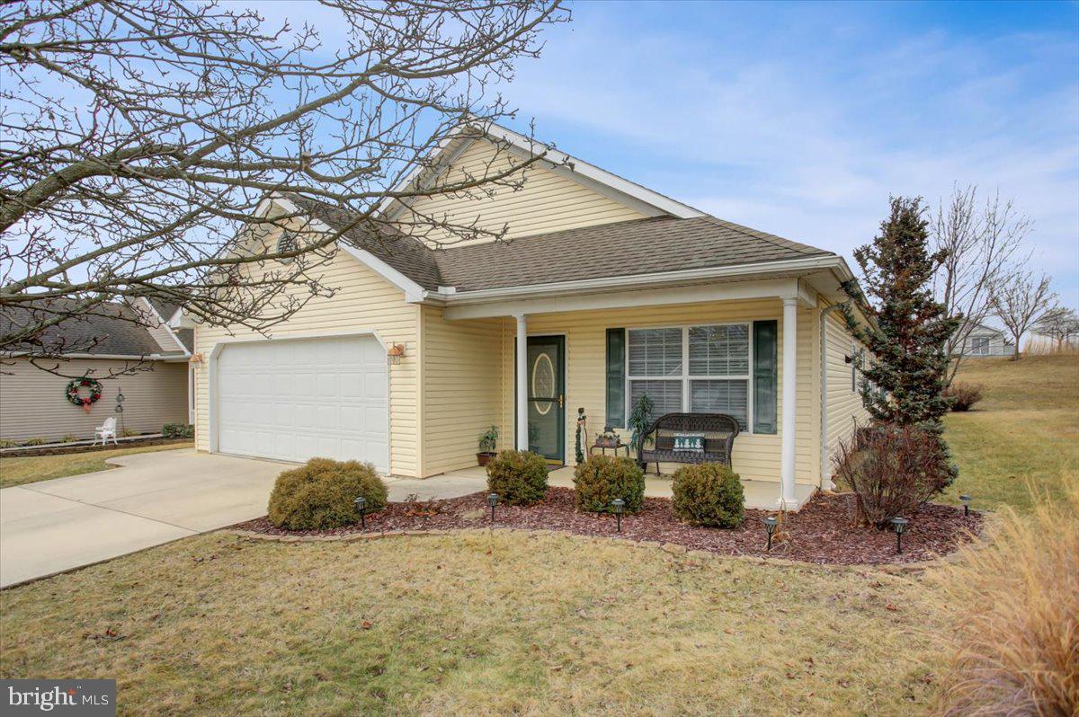 73 Lantern Ln Property Photo