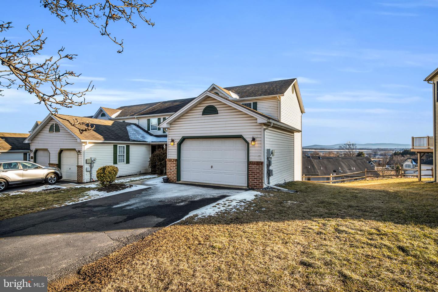 25 Ashburg Dr Property Photo