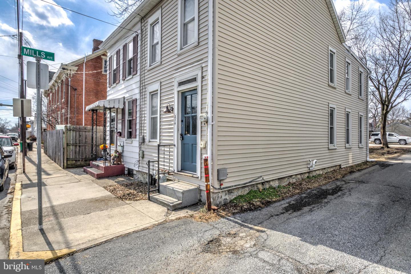 214 N East St Property Photo 5