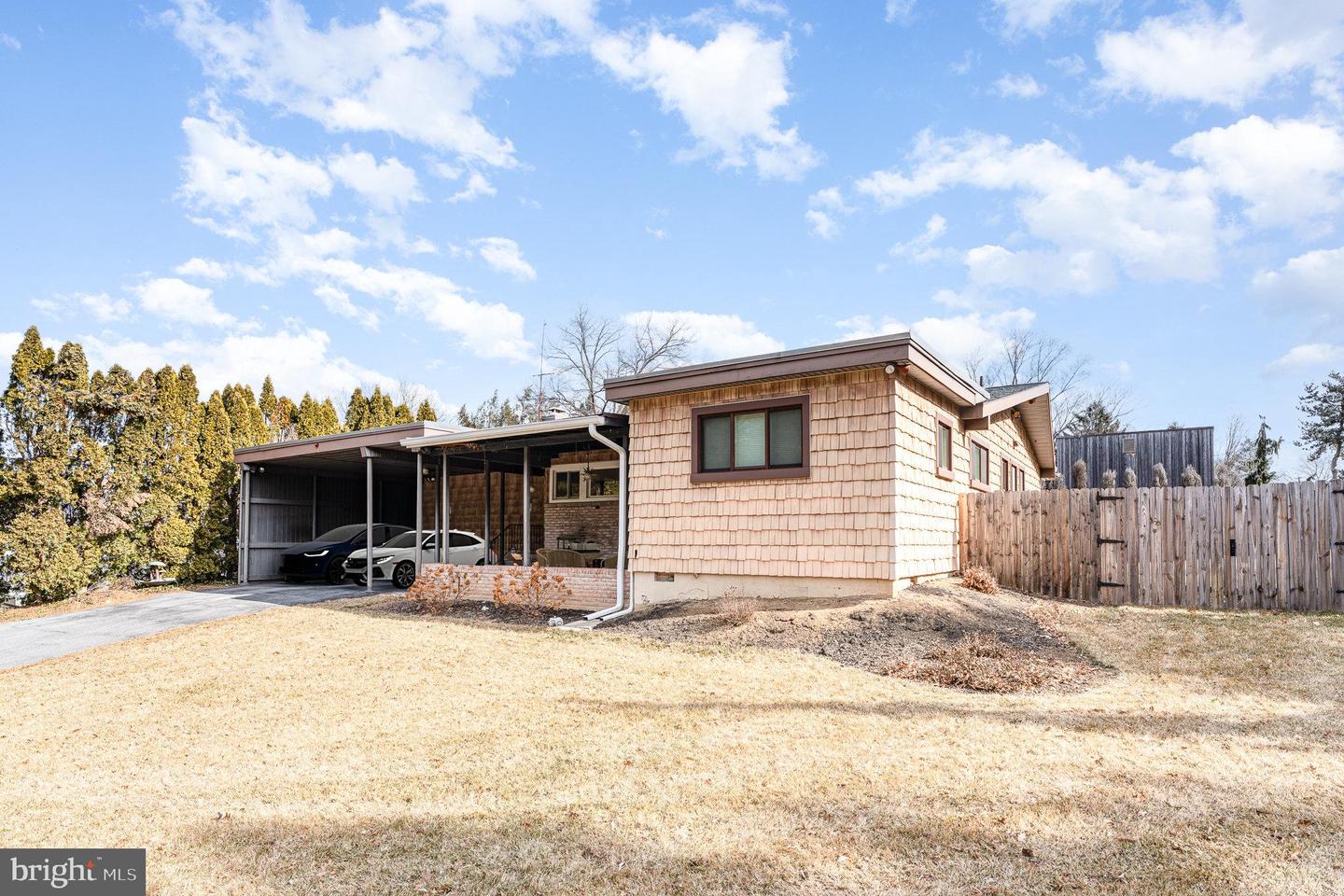 445 Fairway Dr Property Photo