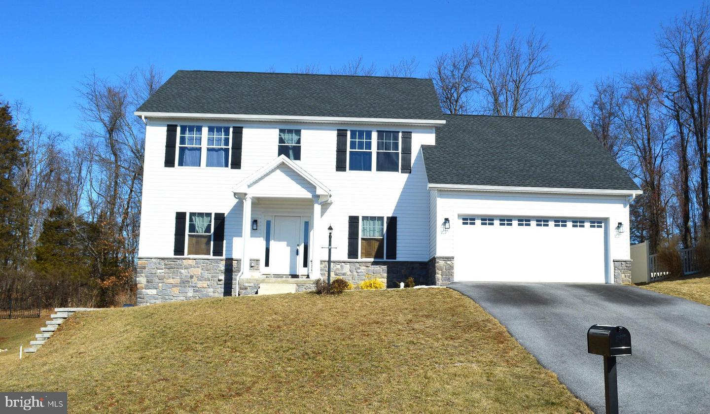 209 White Oak Cir Property Photo