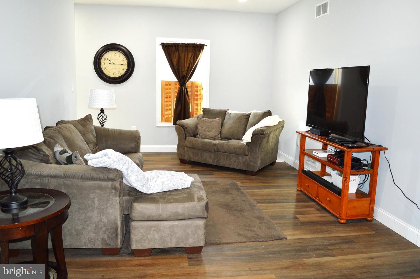 209 White Oak Cir Property Photo 2
