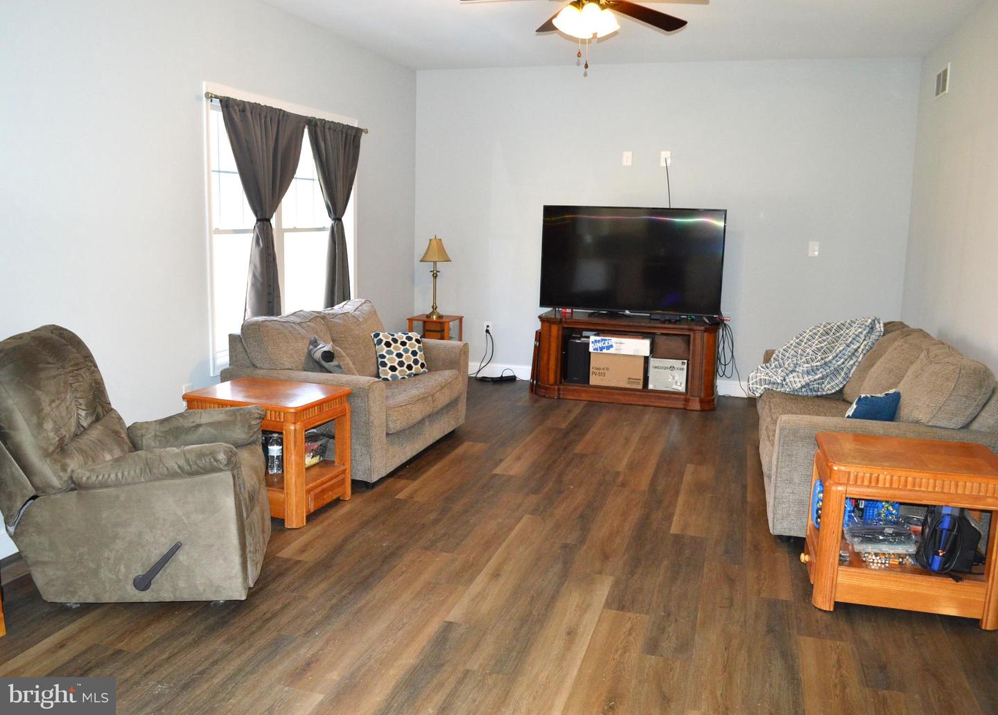 209 White Oak Cir Property Photo 5