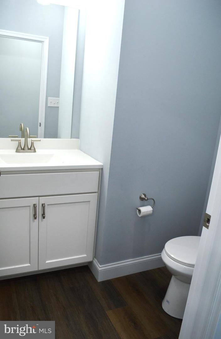 209 White Oak Cir Property Photo 6