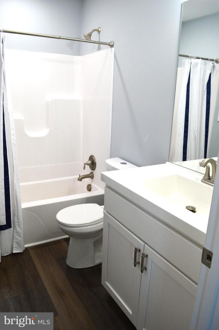 209 White Oak Cir Property Photo 8