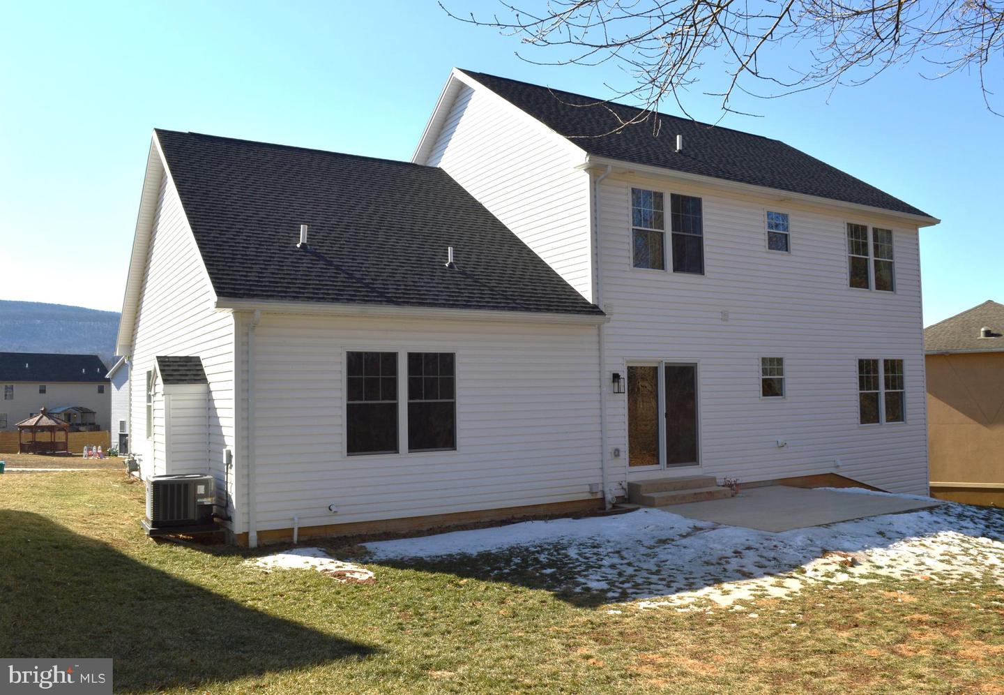 209 White Oak Cir Property Photo 12