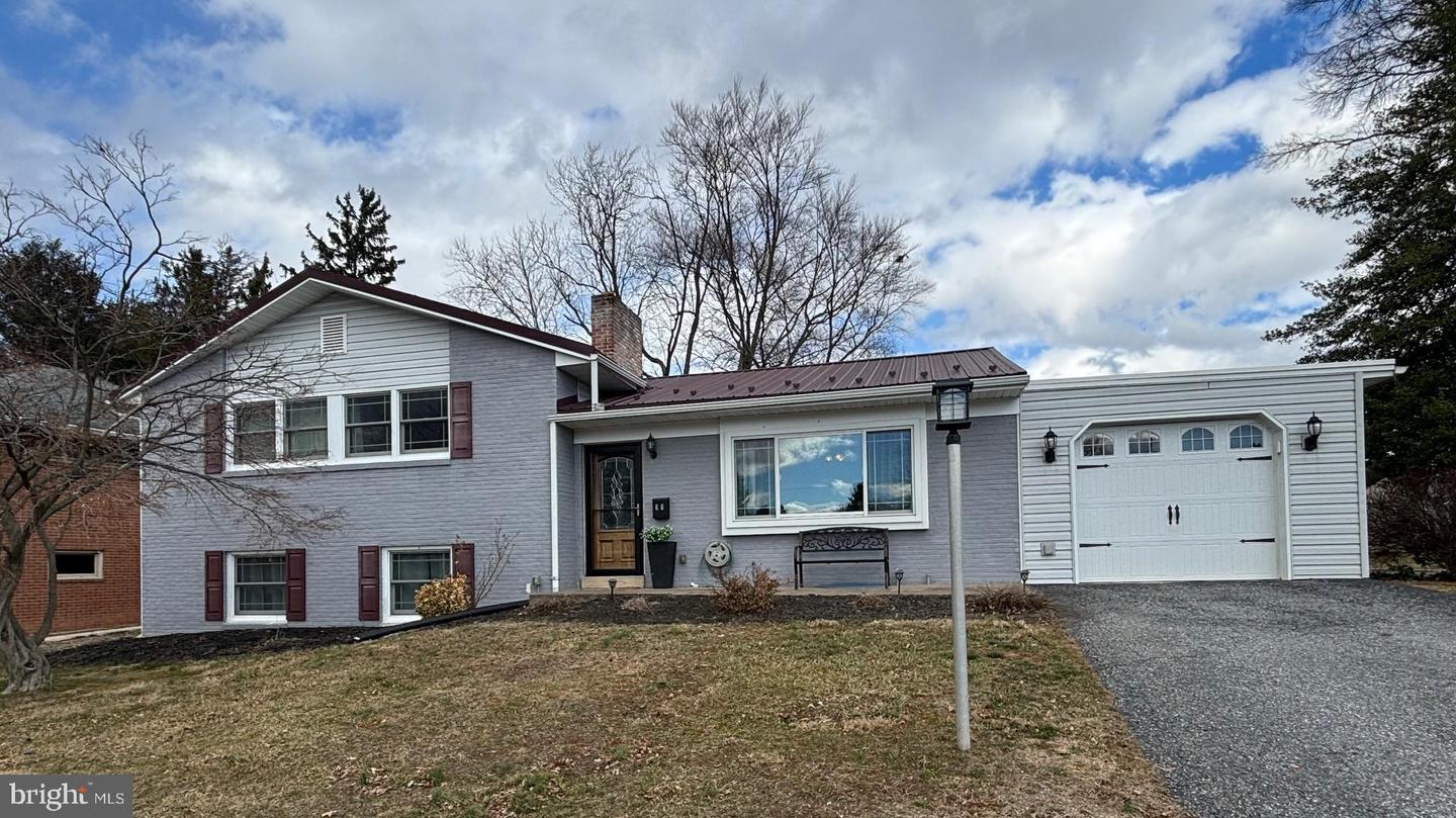 11 Colgate Dr Property Photo