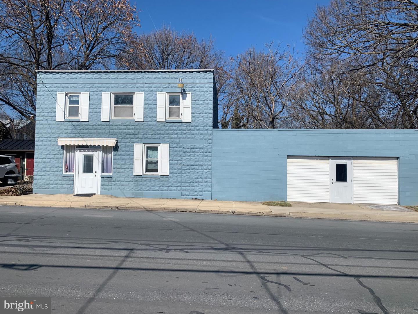 227 E Pomfret St Property Photo