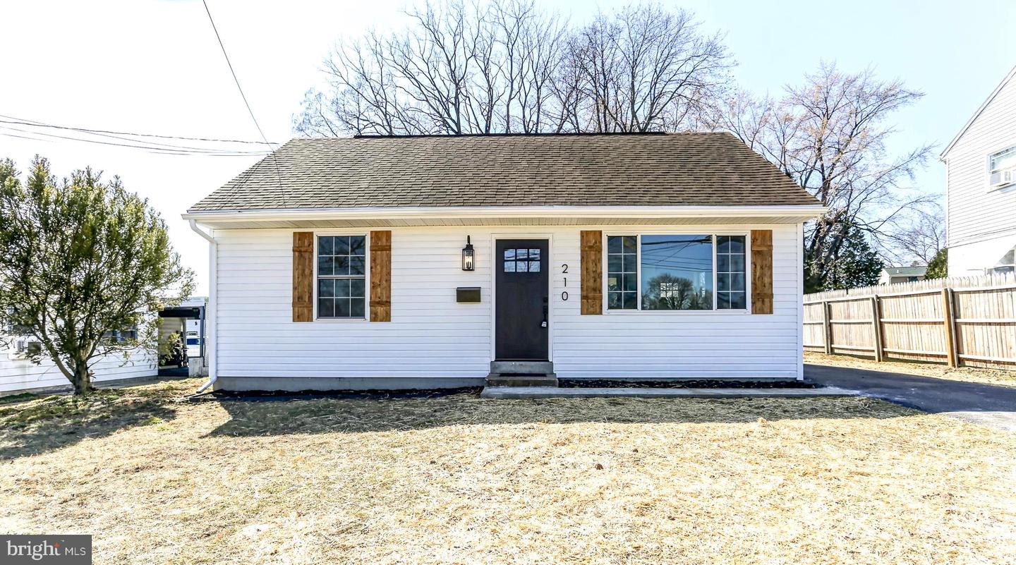 210 S Locust St Property Photo