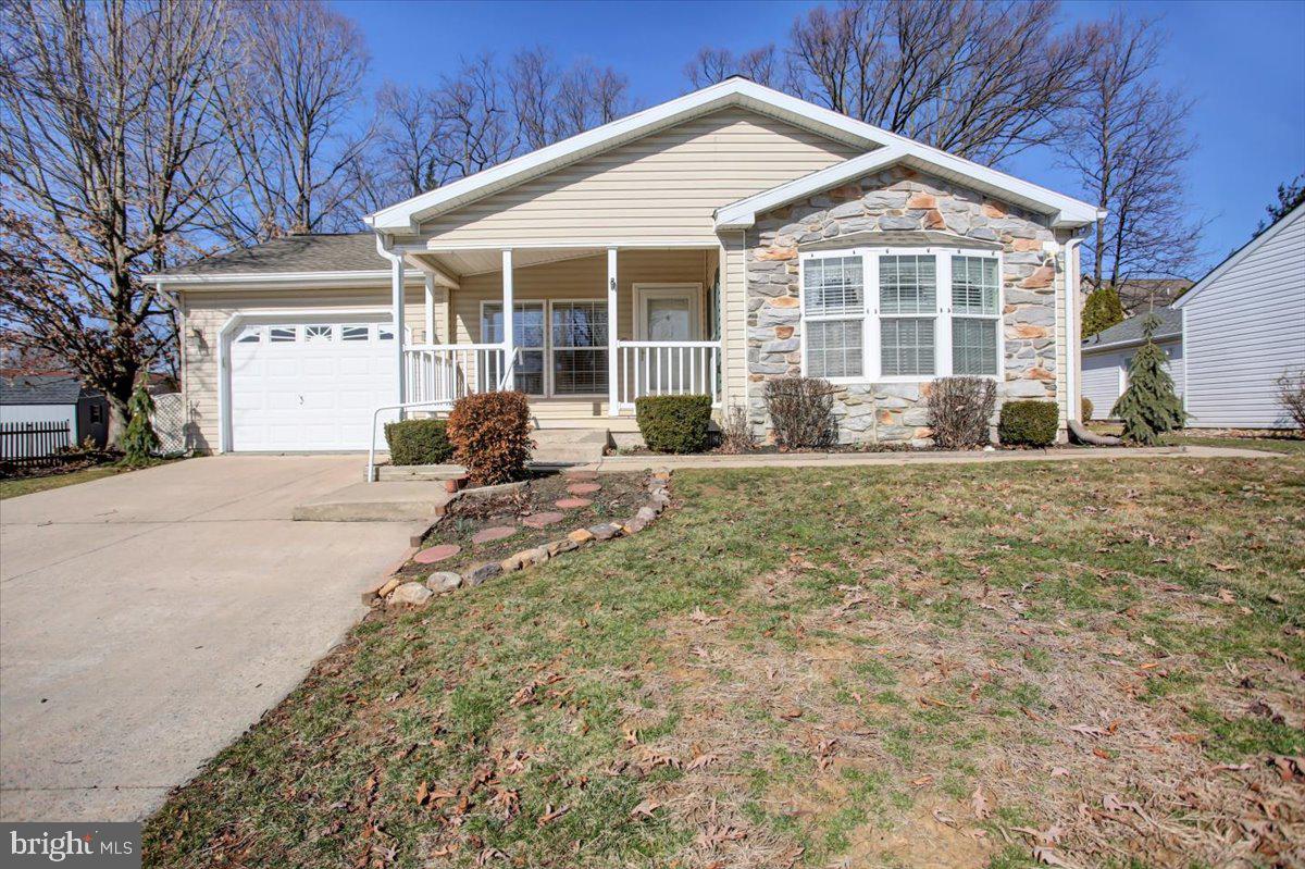 4 Lantern Ln Property Photo