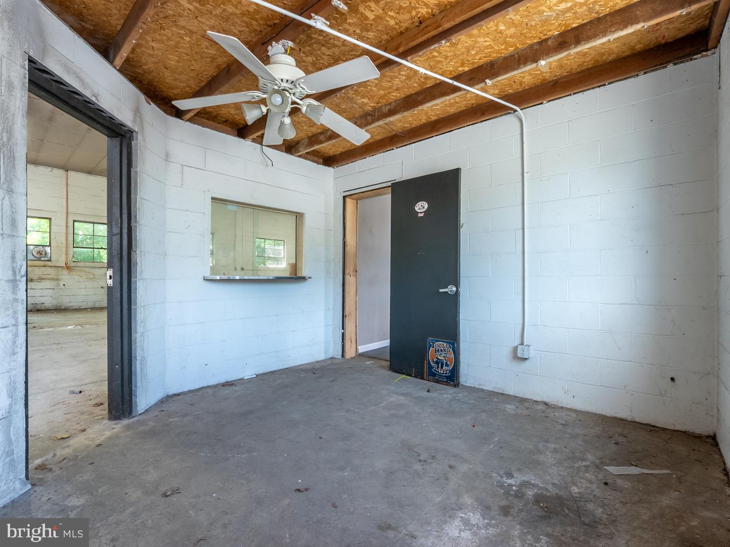 87 Airport Rd Property Photo 26