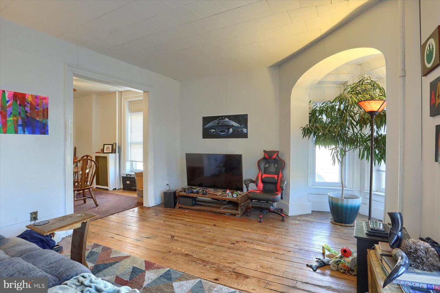 100 E King St Property Photo 15