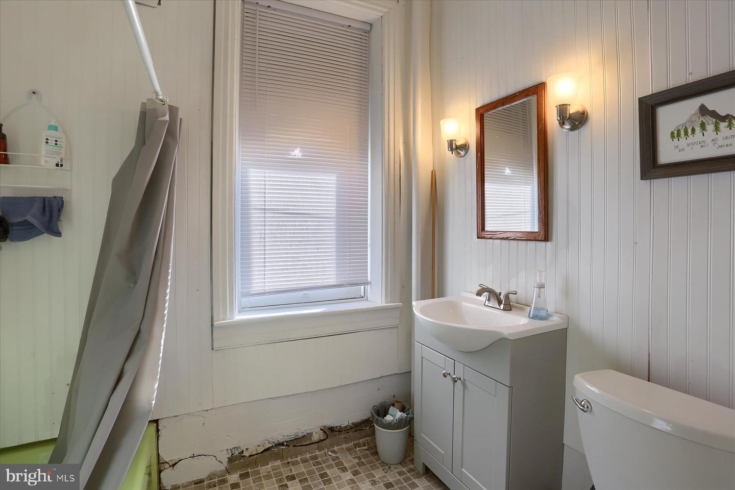 100 E King St Property Photo 21