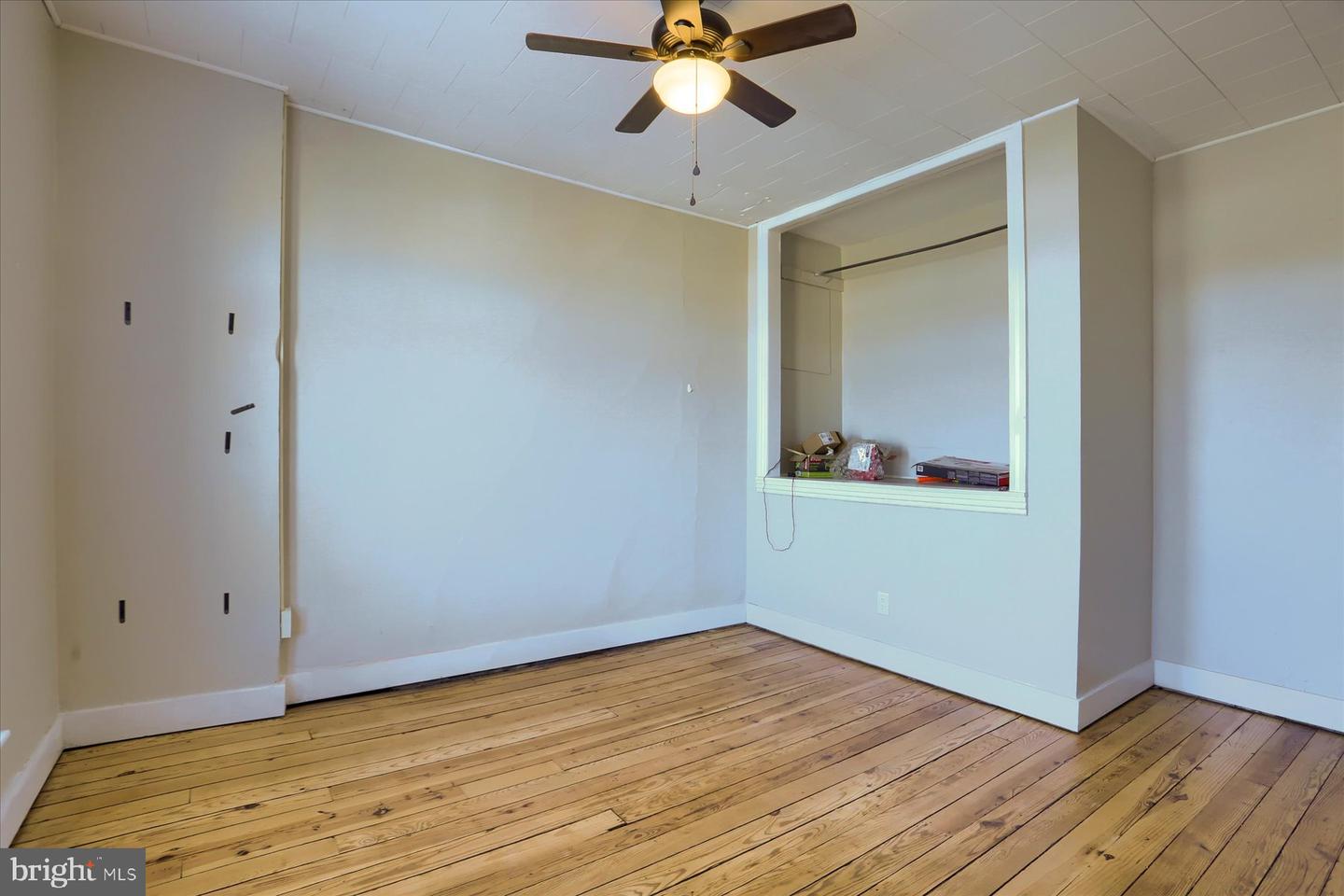 100 E King St Property Photo 29