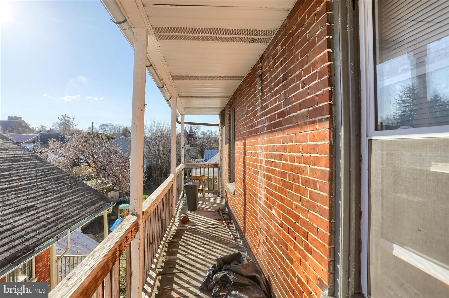 100 E King St Property Photo 31