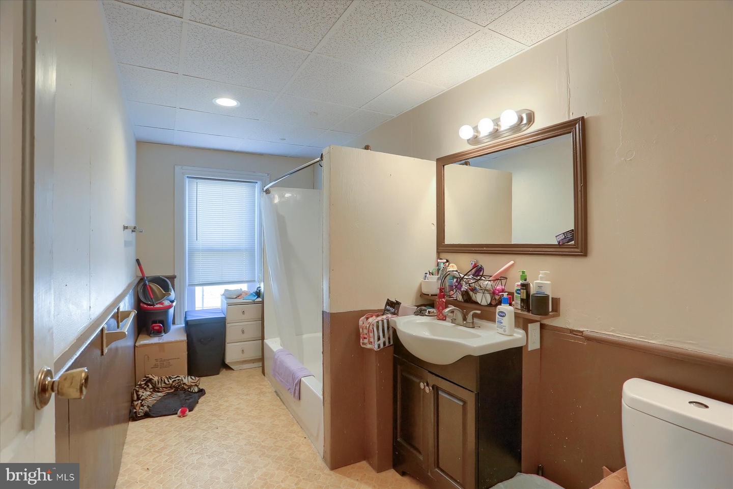 100 E King St Property Photo 39