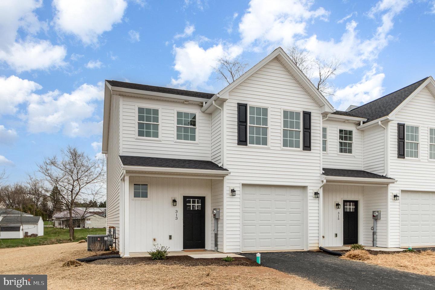 313 Pelham Ct Property Photo