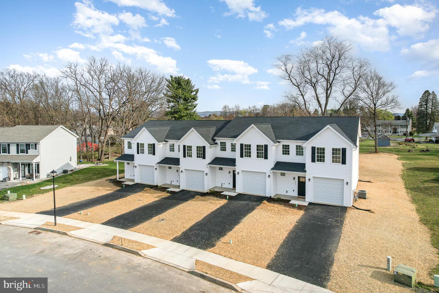 315 Pelham Ct Property Photo
