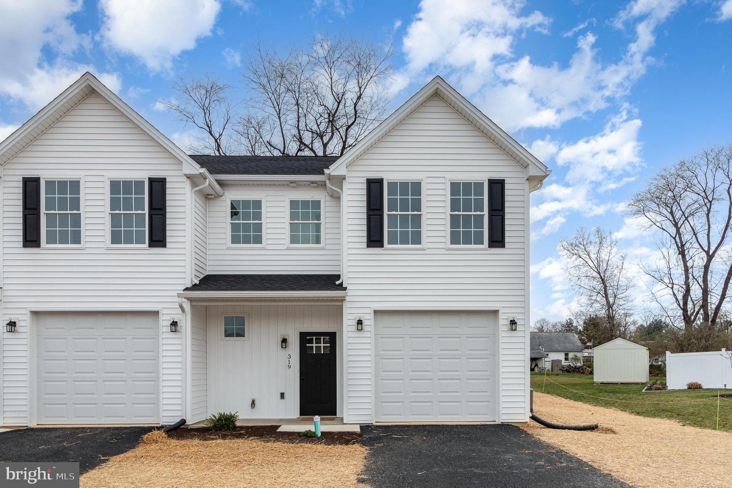 319 Pelham Ct Property Photo