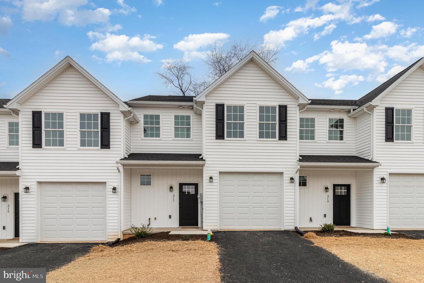 317 Pelham Ct Property Photo