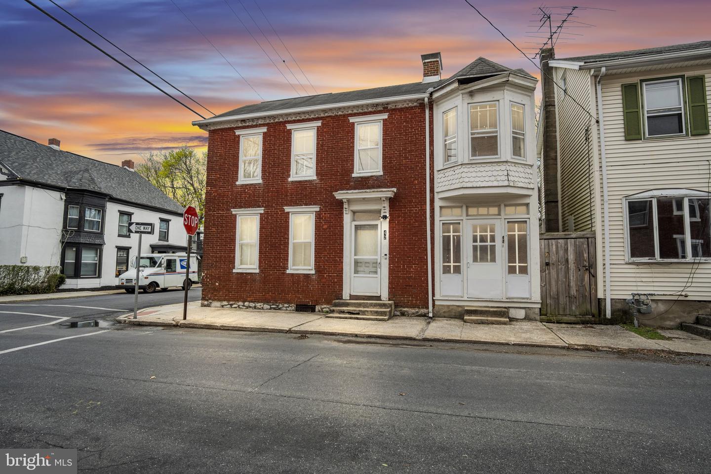 42 E Locust St Property Photo 1