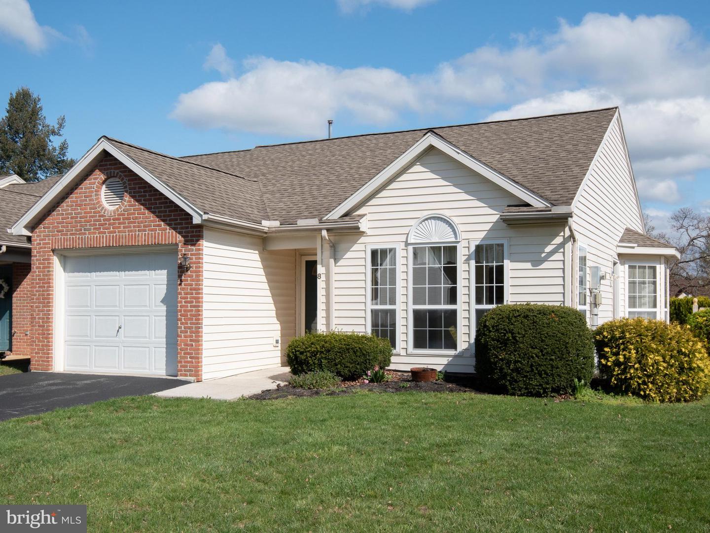8 Tunbridge Ln Property Photo