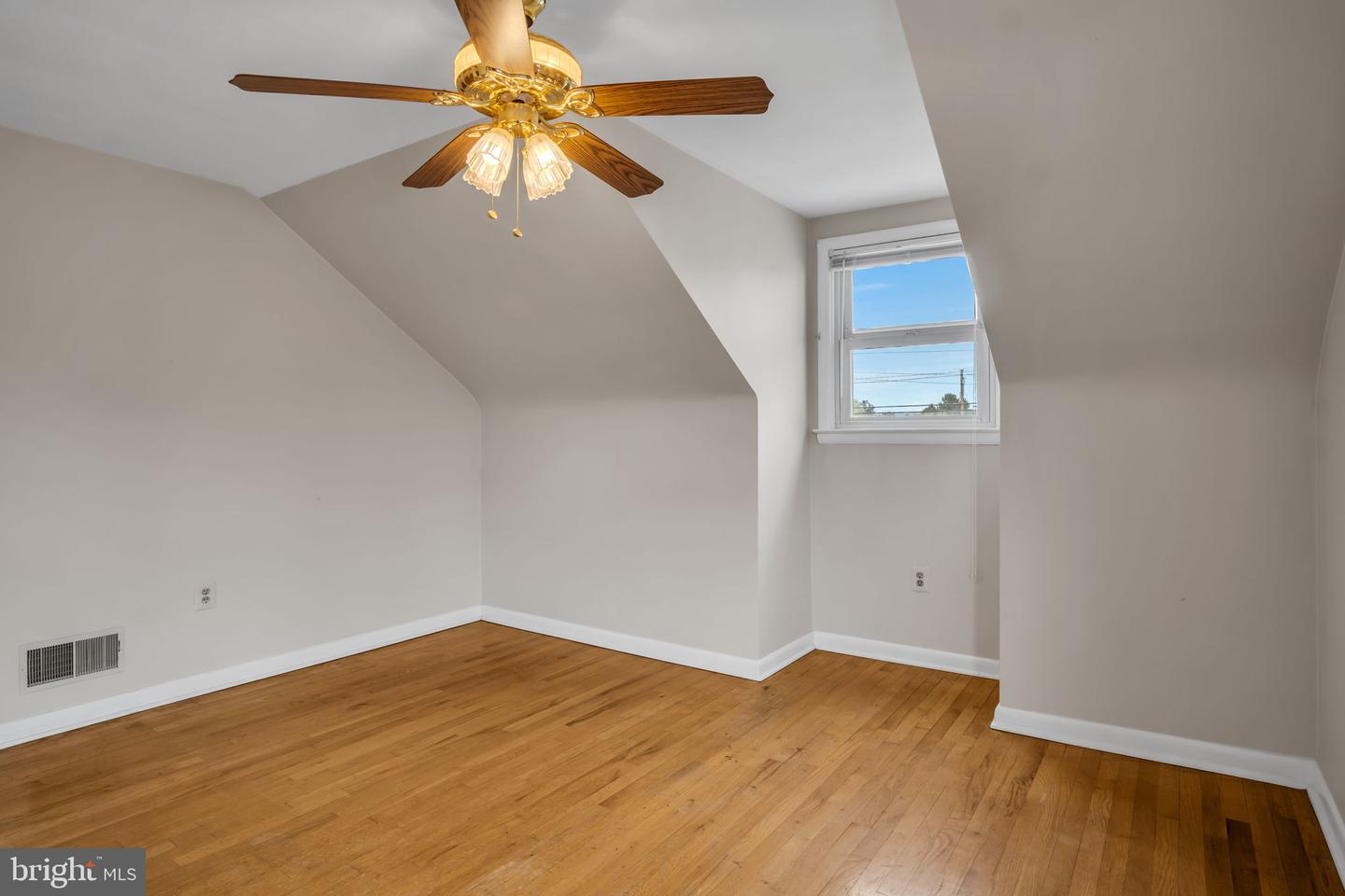 413 W Marble St Property Photo 5