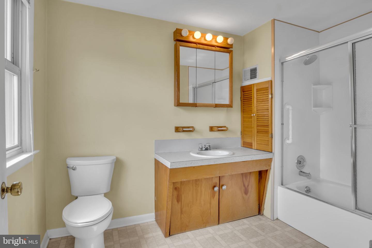 413 W Marble St Property Photo 9