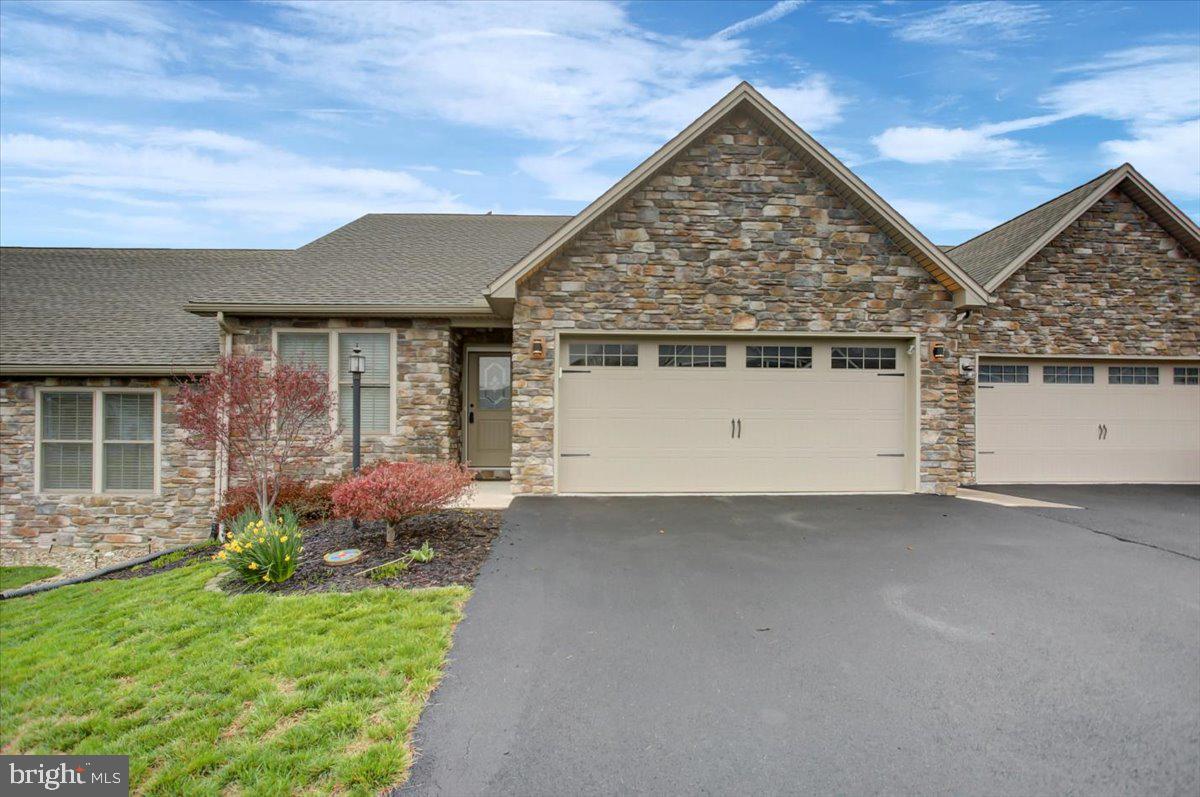 255 Pin Oak Ln Property Photo 1