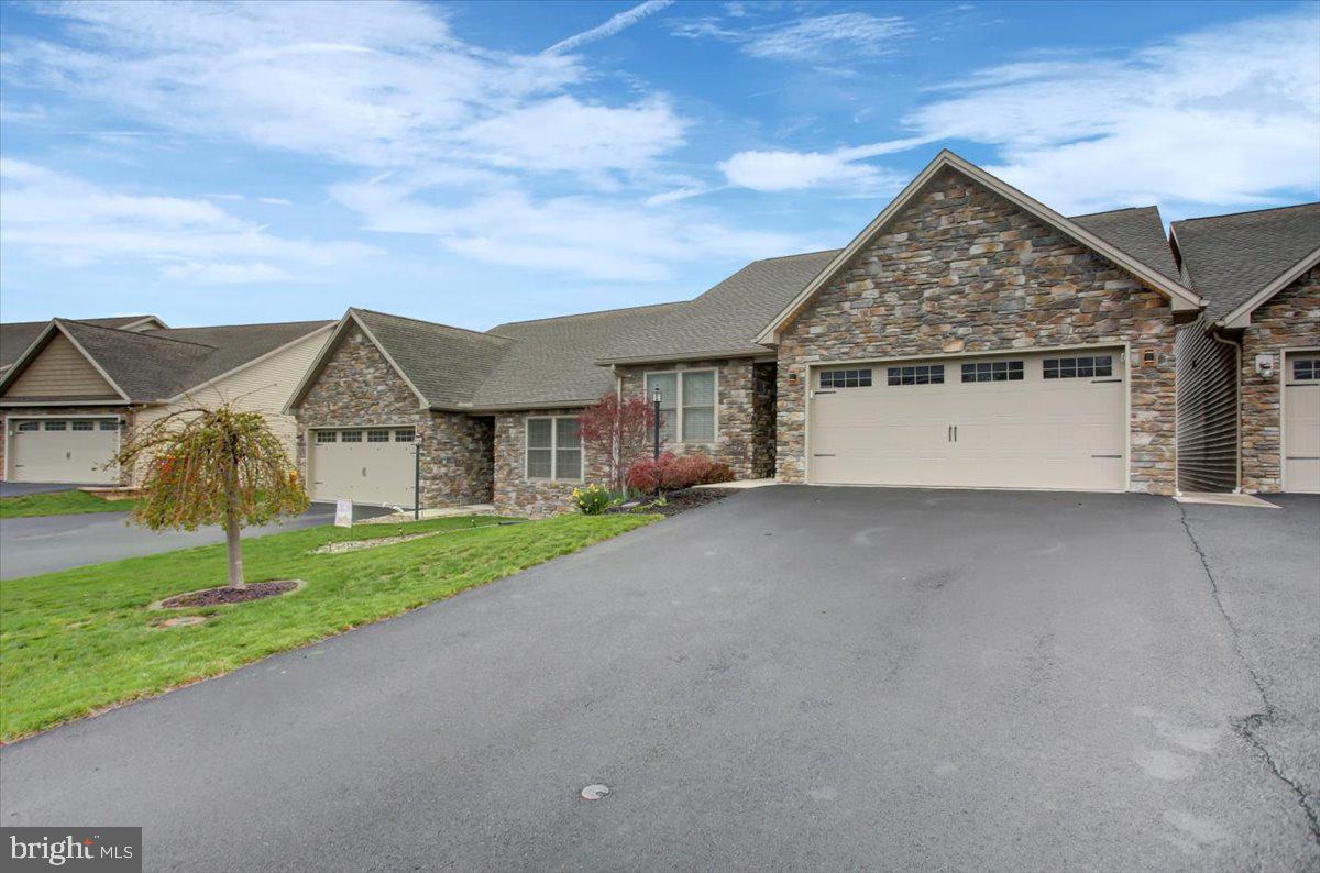 255 Pin Oak Ln Property Photo 3