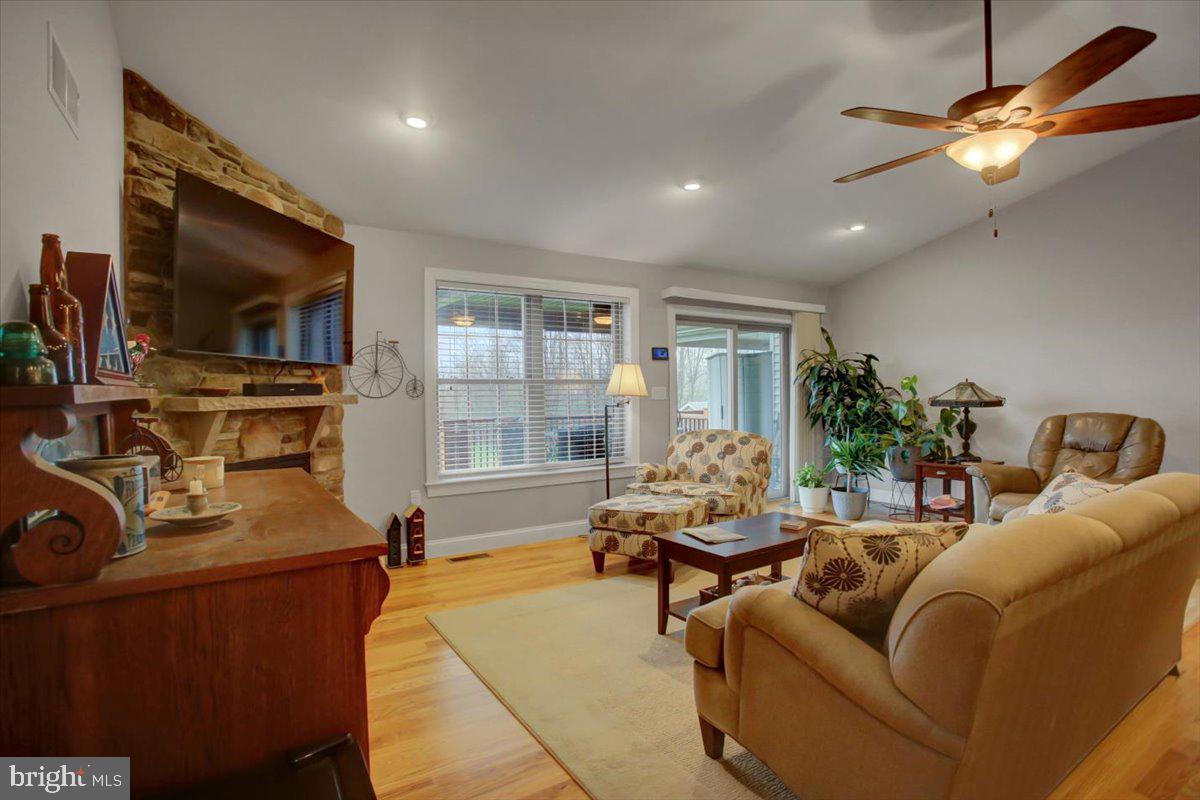 255 Pin Oak Ln Property Photo 15