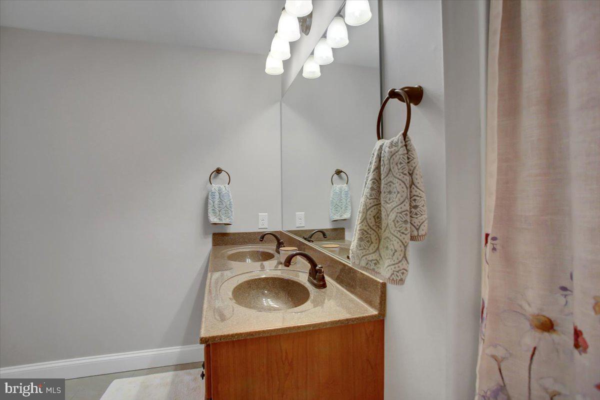 255 Pin Oak Ln Property Photo 33