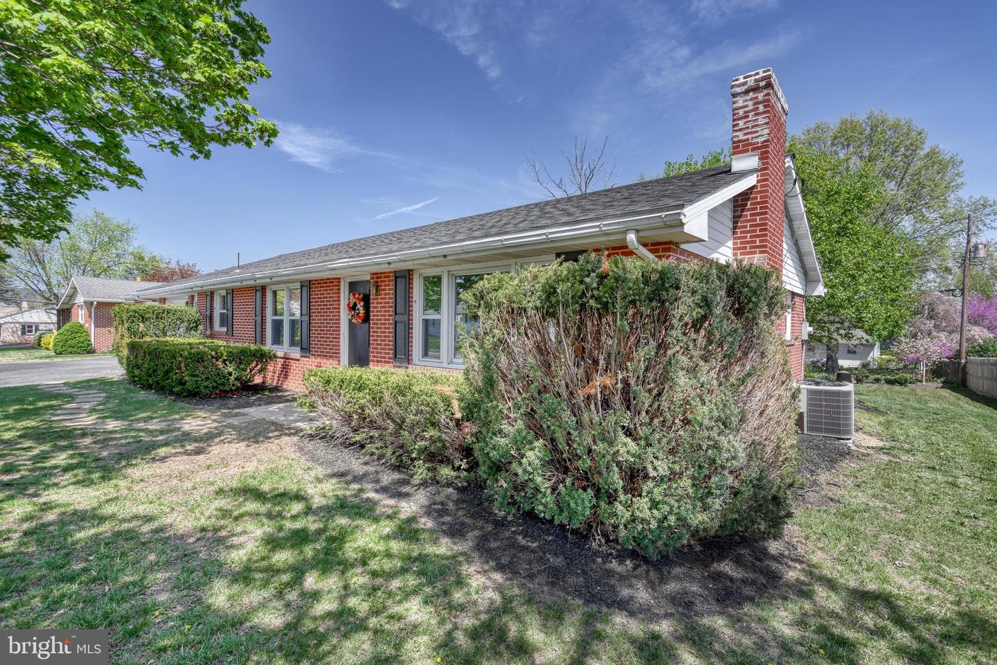1895 Douglas Dr Property Photo 6