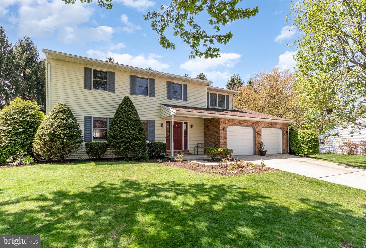 2110 Beacon Cir Property Photo
